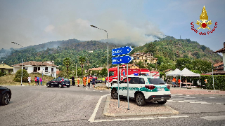 Revello, incendio in bonifica: 50 ettari di vegetazione coinvolti